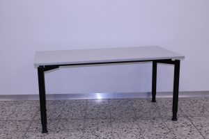 Schreibtisch